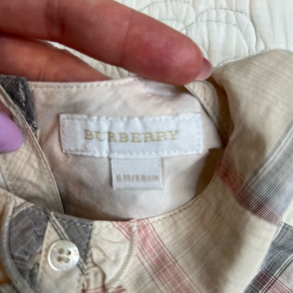 Burberry Baby Girl Outfit (6 months) - Picture 4 of 5